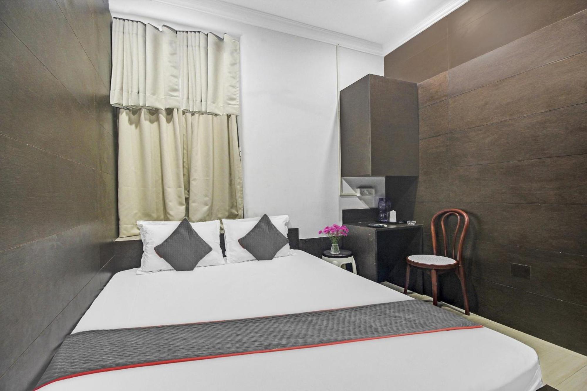 Super Townhouse Centre Point Inn Near Esplanade Metro Station Колката Екстер'єр фото
